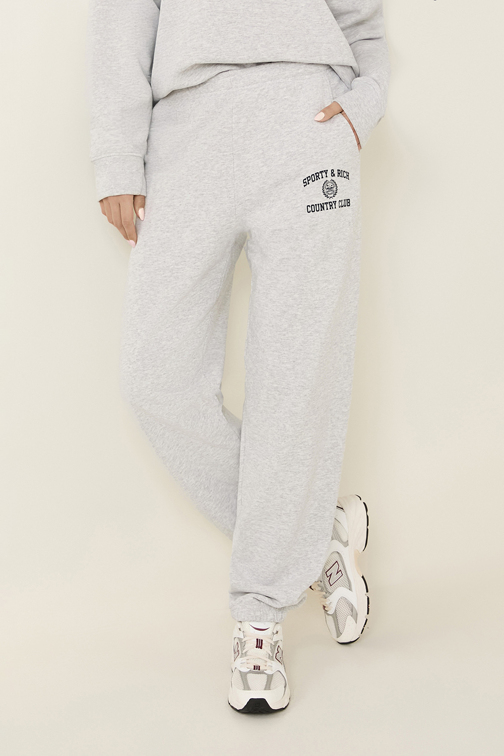 תמונת דוגמן קידמית של מכנסי ג'וג SPORTY & RICH