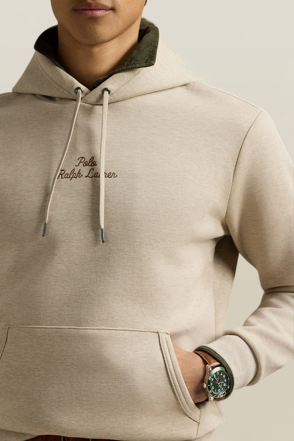 תמונת תקריב דוגמן של סווטשירט קפוצ'ון POLO RALPH LAUREN