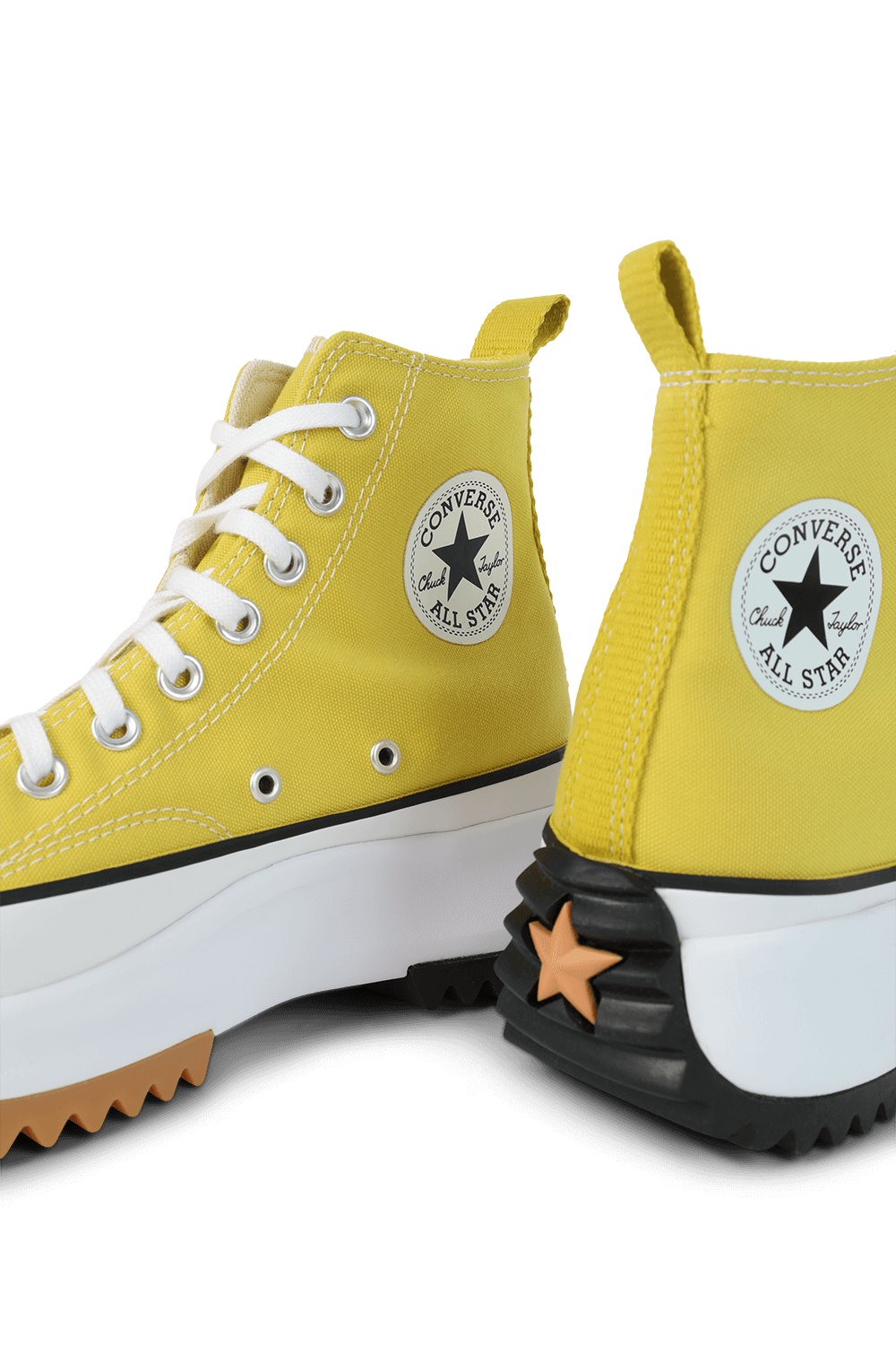 תמונת תקריב של נעלי סניקרס ראן סטאר הייק CONVERSE