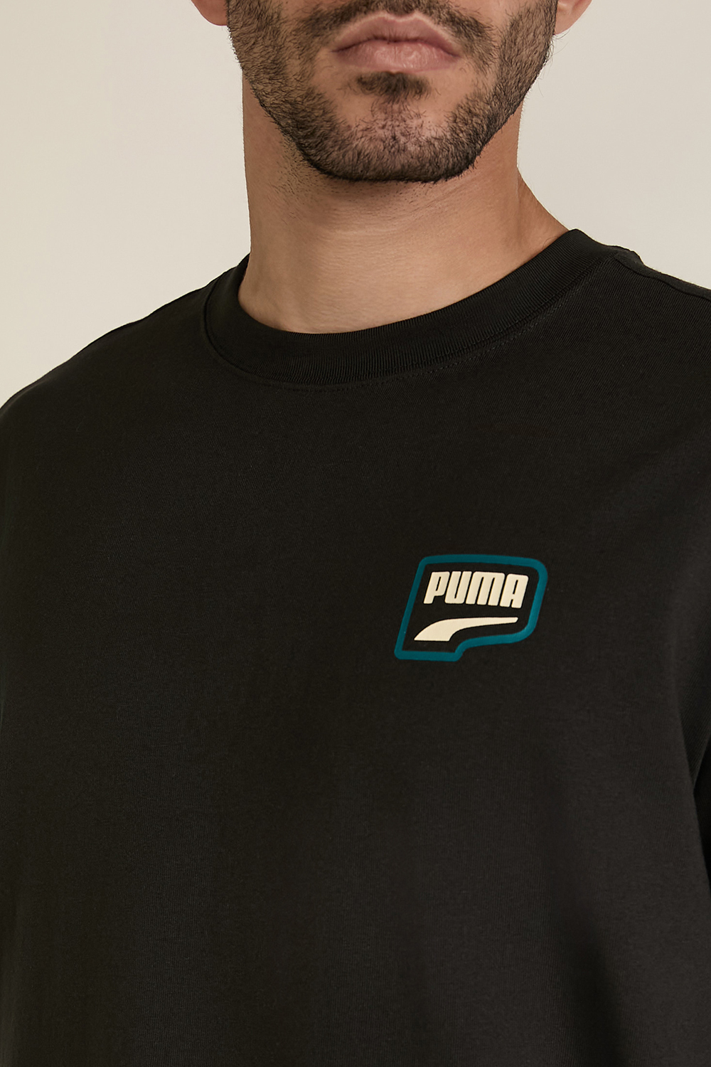 תמונת תקריב דוגמן של חולצת טי דאונטאון PUMA