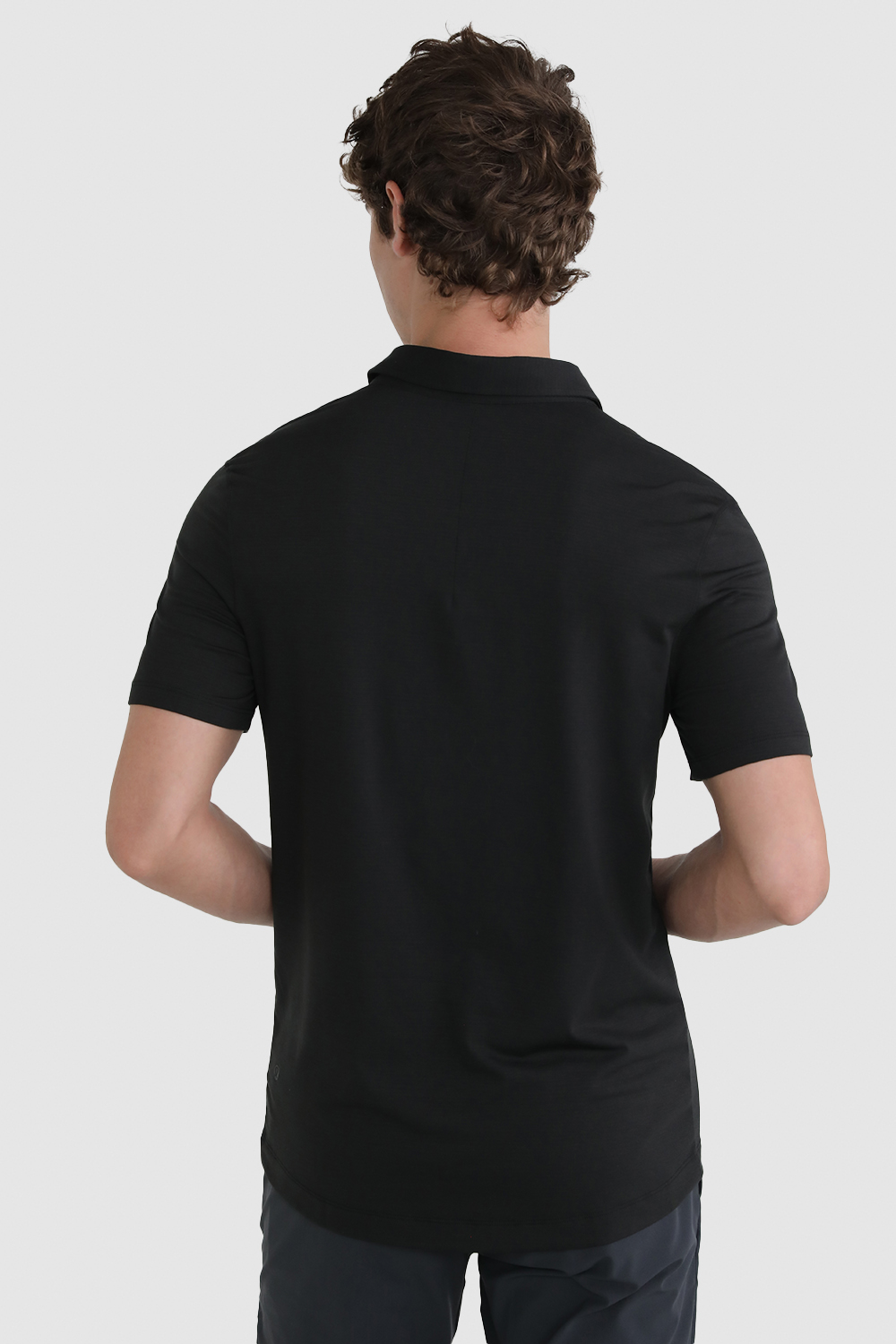 תמונת דוגמן אחורית של Evolution Short-Sleeve Polo Shirt LULULEMON