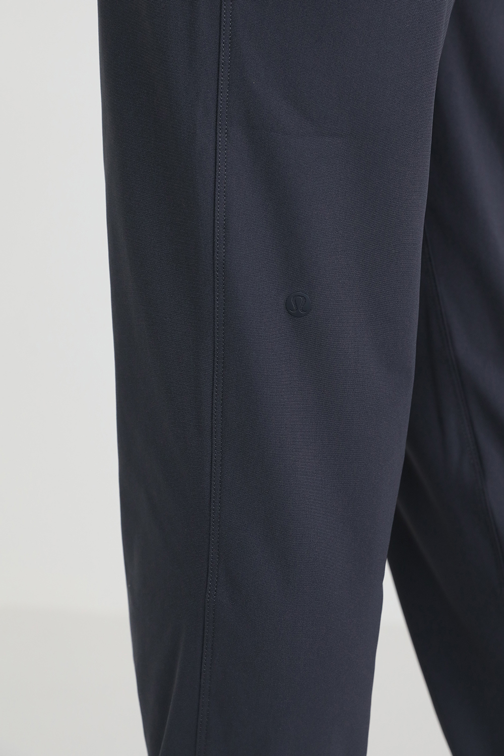 תמונת תקריב דוגמן של ABC Jogger Tall