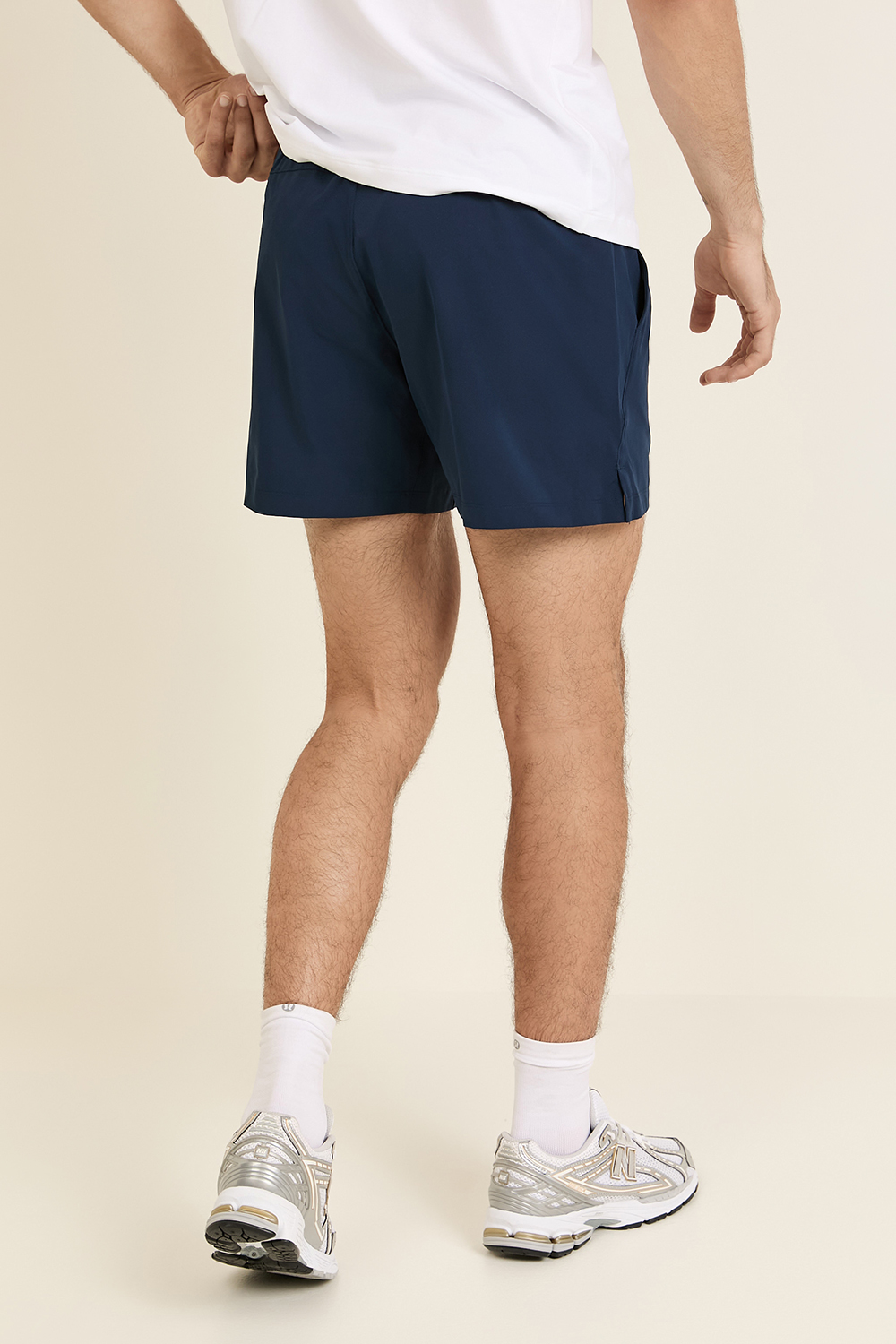 תמונת דוגמן אחורית של Zeroed In Linerless Short 5 LULULEMON