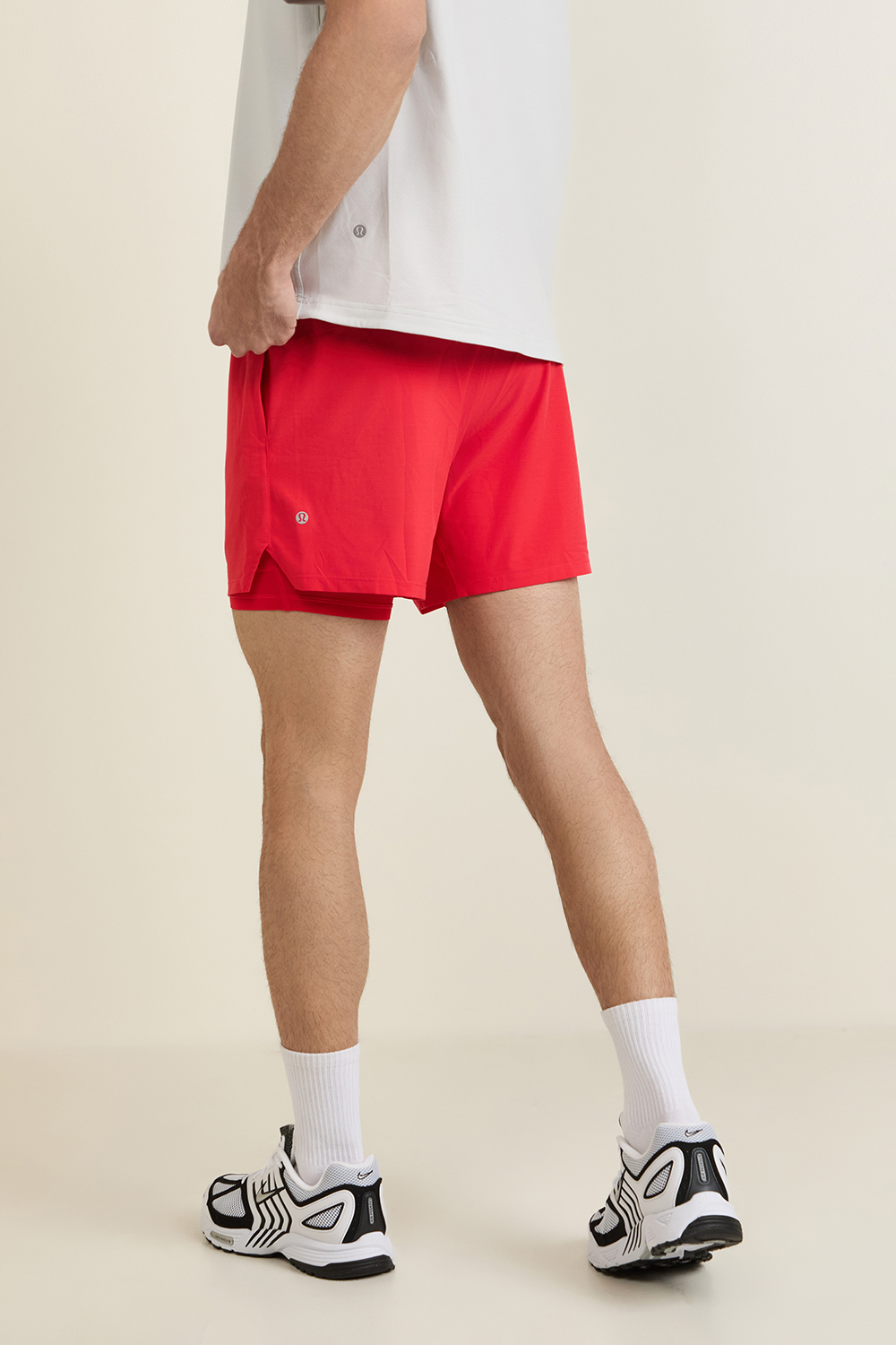 תמונת דוגמן אחורית של Run Crew Ripstop Lined Short 6'' LULULEMON