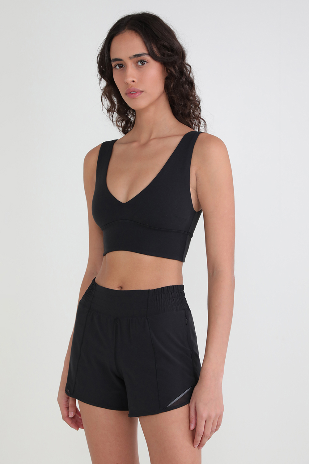 תמונת דוגמן קידמית של Align V Neck Bra C/D