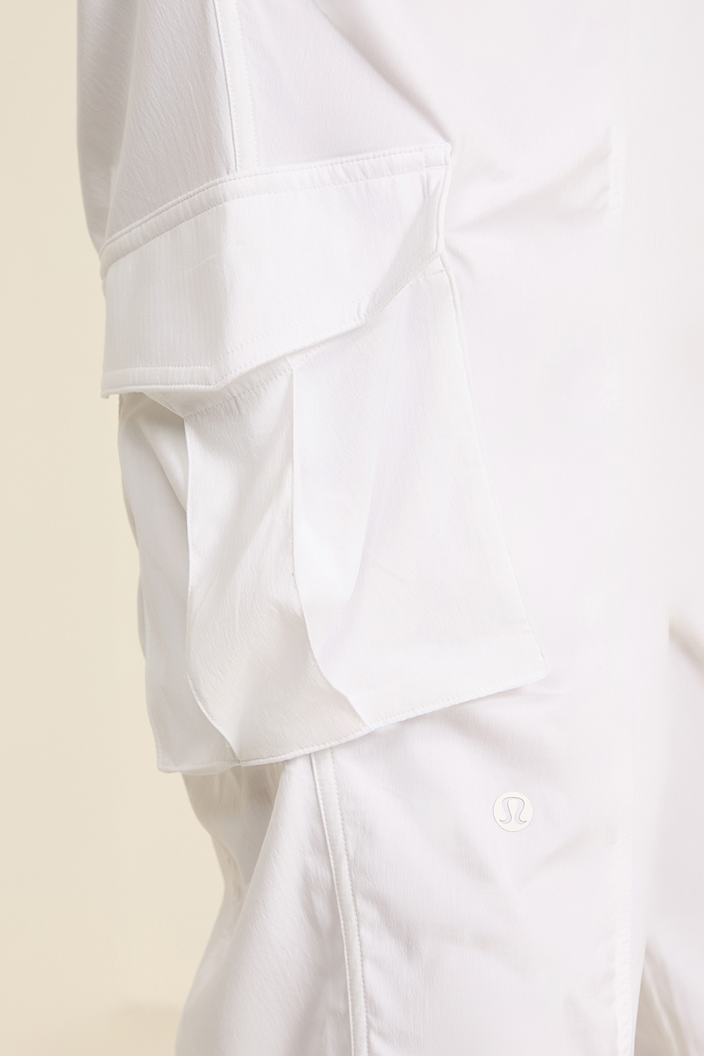 תמונת תקריב דוגמן של Dance Studio Relaxed Fit MR Cargo Pants LULULEMON