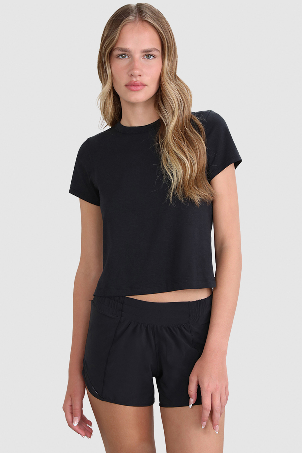 תמונת דוגמן קידמית של Classic-Fit Cotton-Blend Tee