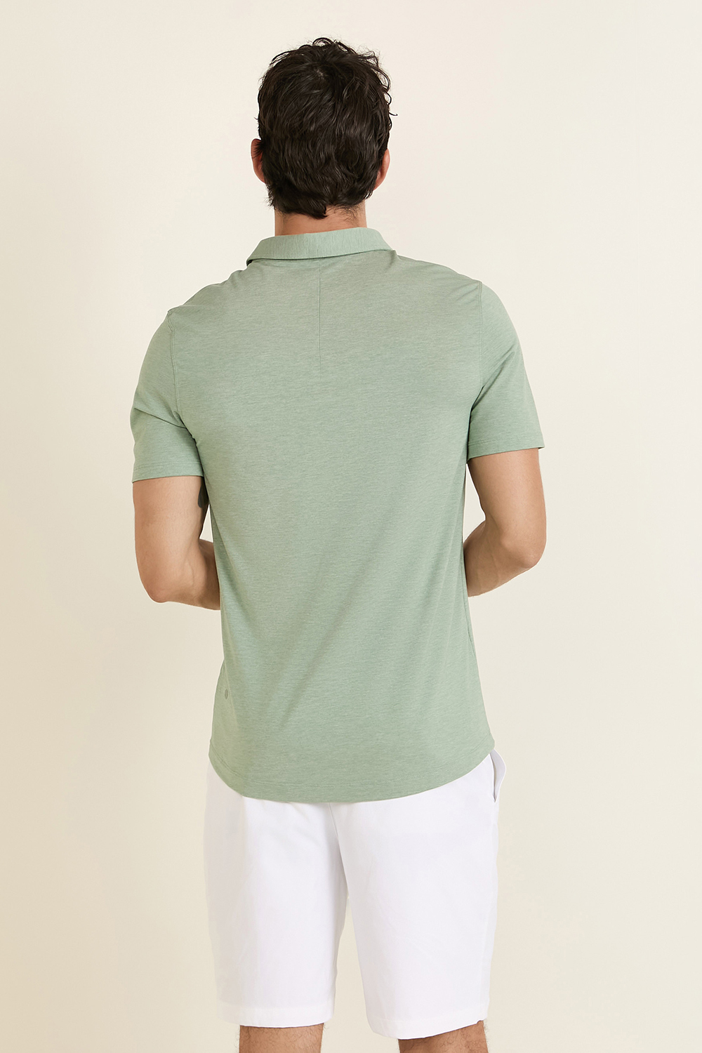 תמונת דוגמן אחורית של Evolution Short-Sleeve Polo LULULEMON