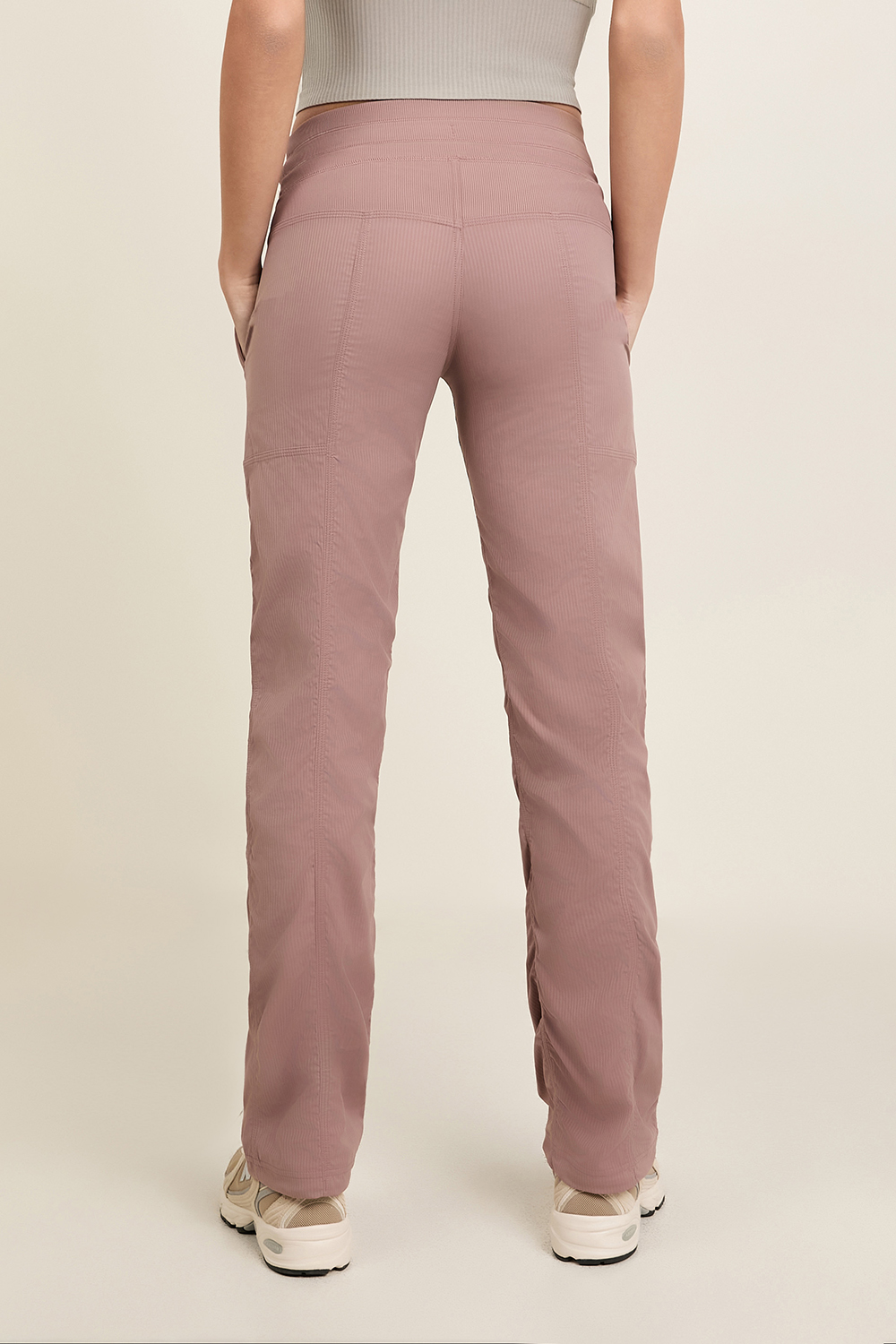 תמונת דוגמן אחורית של Dance Studio Mid-Rise Pant *Regular LULULEMON