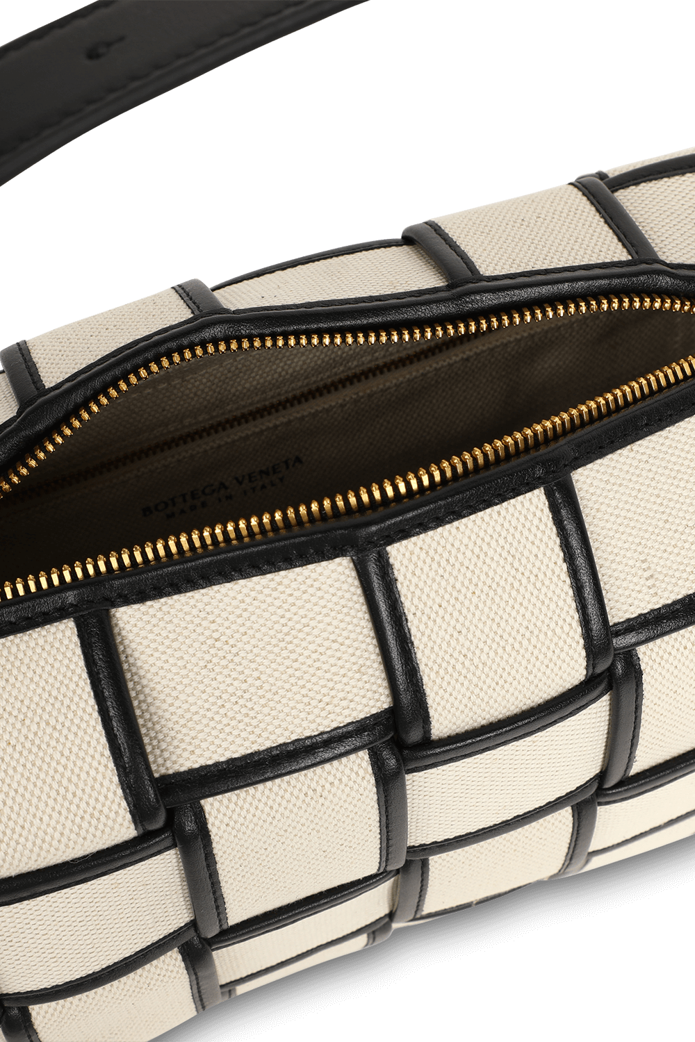תמונת פנים של תיק כתף שתי וערב מקנבס BOTTEGA VENETA