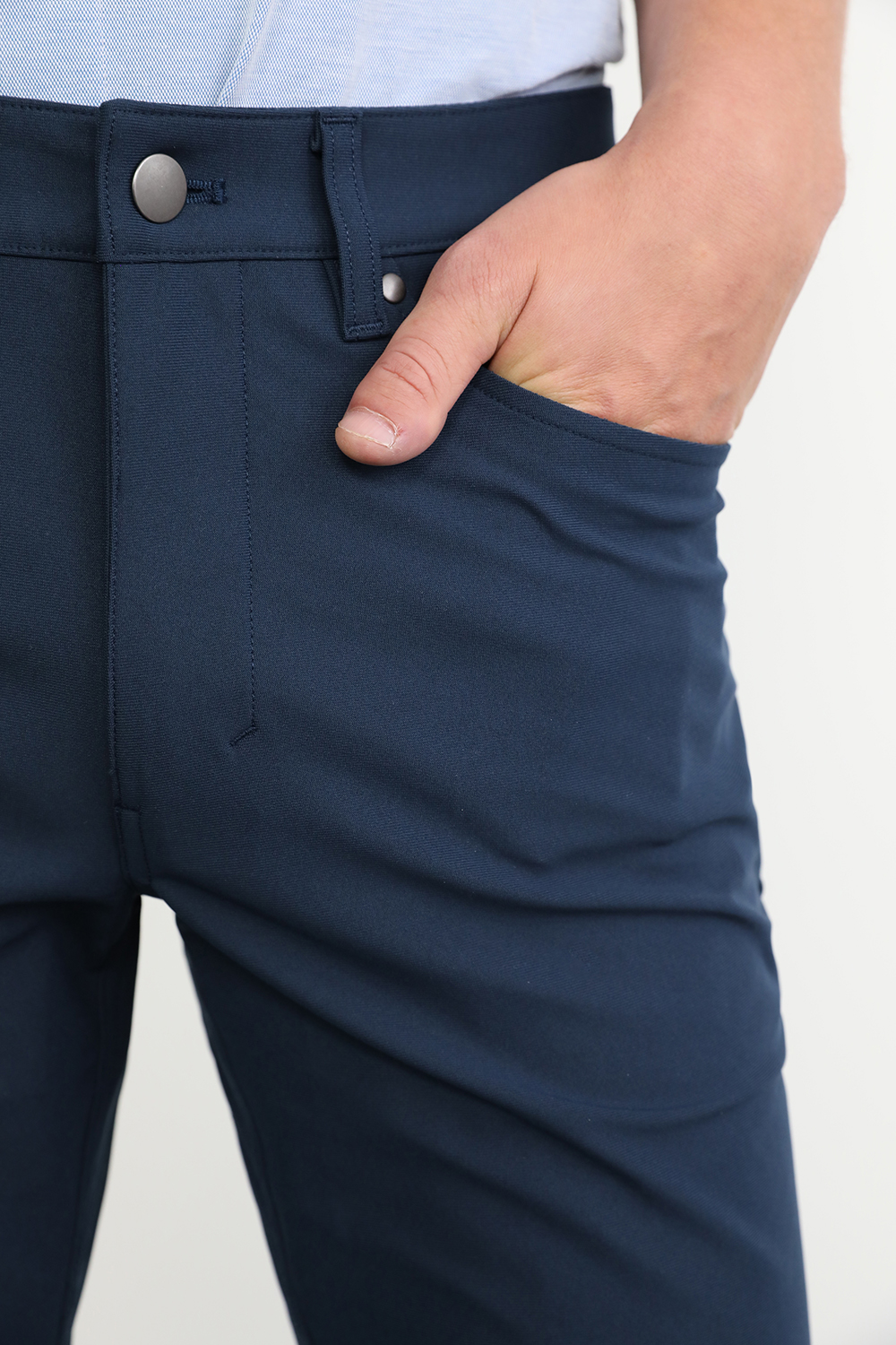 תמונת תקריב דוגמן של ABC Classic-Fit Pant 34"