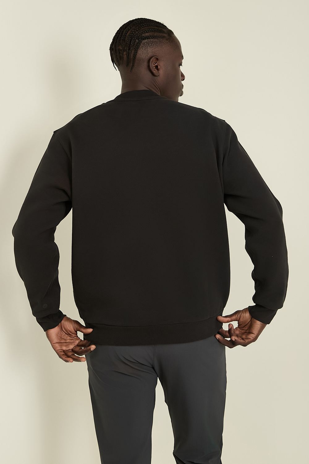 תמונת דוגמן אחורית של STEADY STATE CREW EMBROIDERED LULULEMON