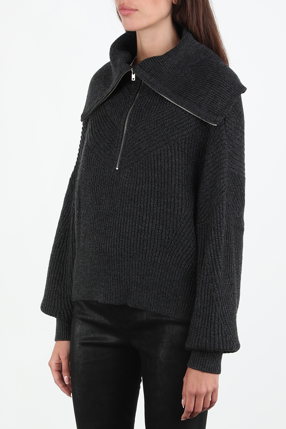 תמונת דוגמן קידמית של Joanna Front Zip Ribbed Sweater In Smoky Black IRO