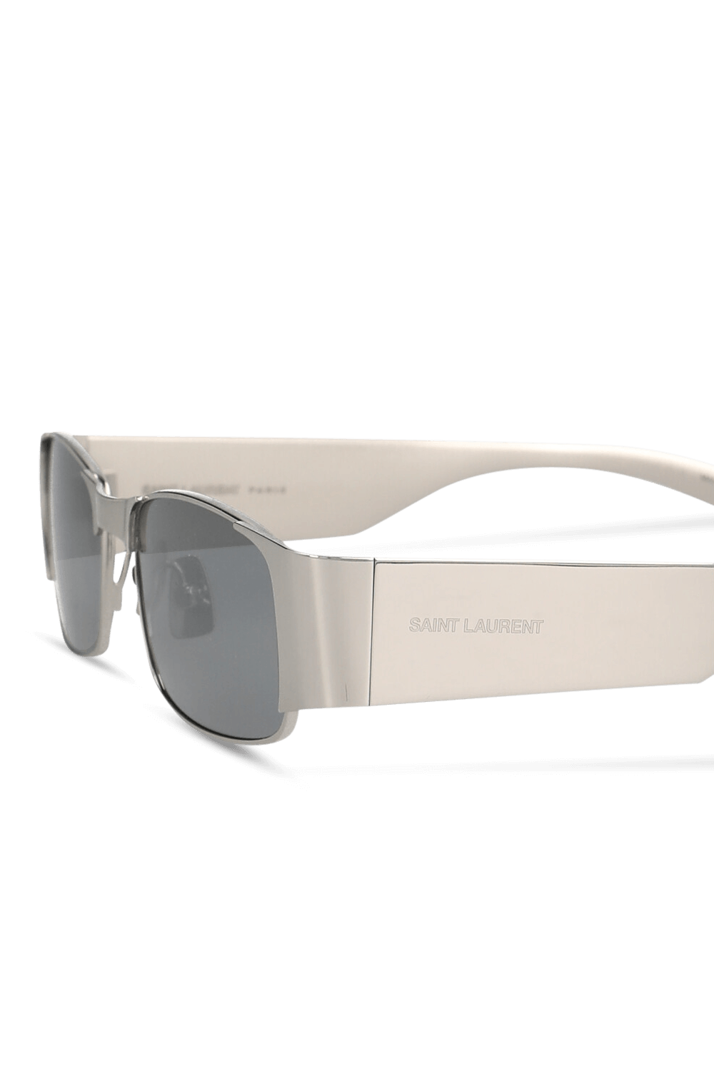 תמונת תקריב של משקפי שמש SAINT LAURENT