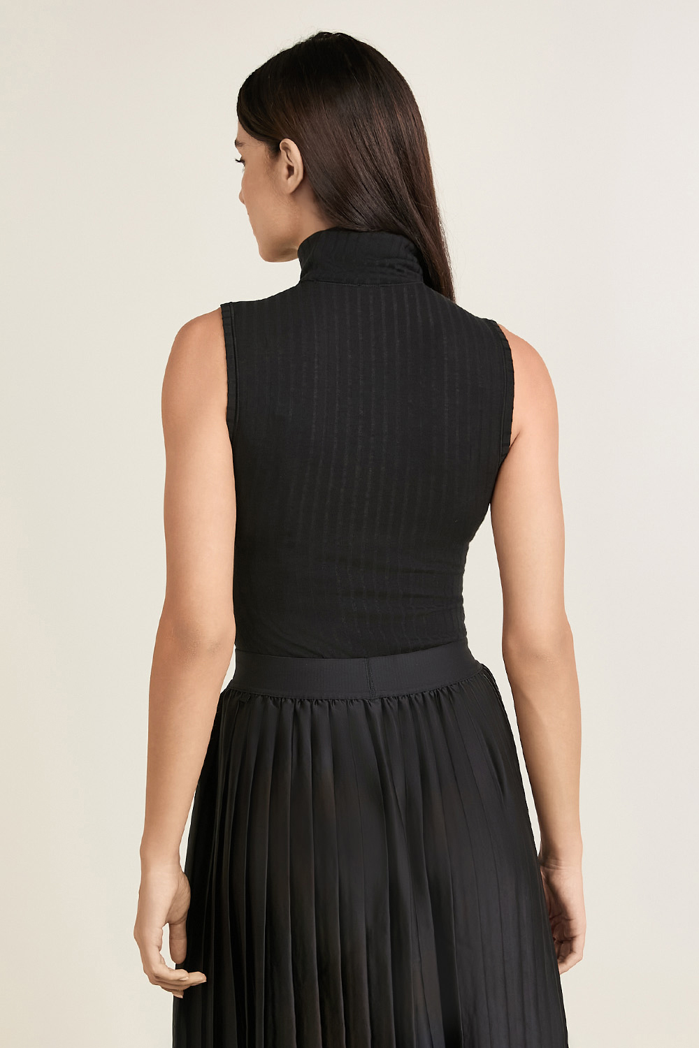 תמונת דוגמן אחורית של Ribbed Wool Turtleneck Sleeveless Bodysuit LULULEMON