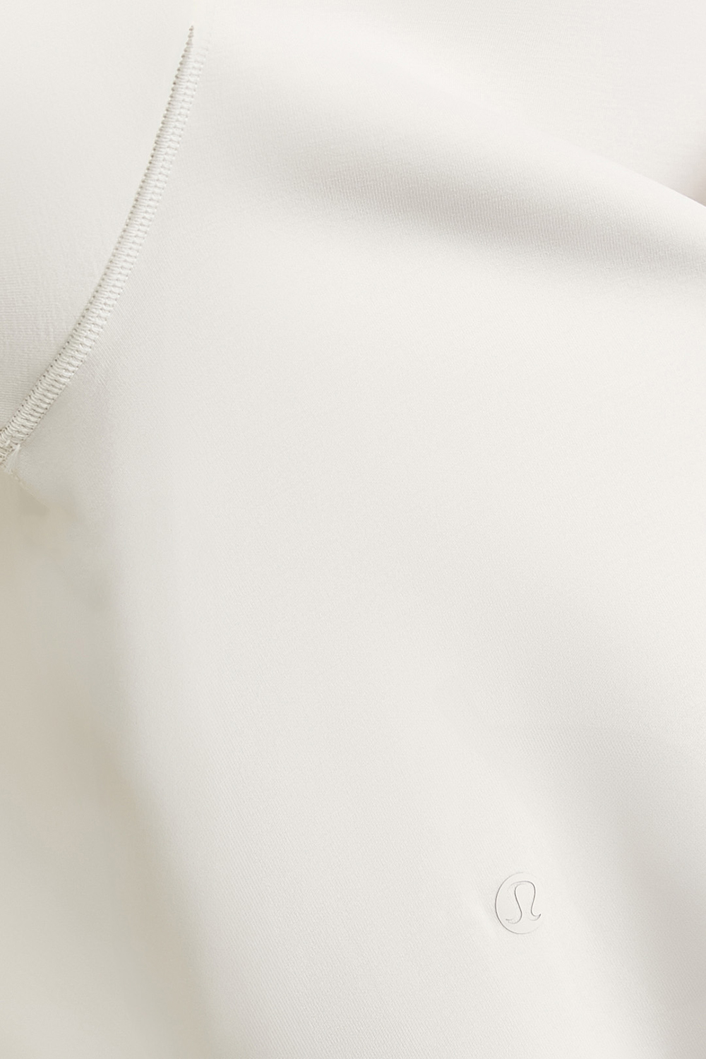 תמונת תקריב דוגמן של Softstreme™ Voluminous-Sleeve Pullover LULULEMON