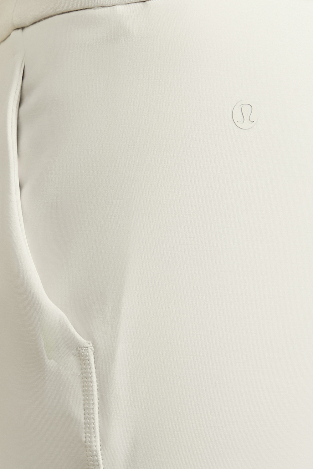 תמונת תקריב דוגמן של Softstreme™ High-Rise Straight Pant Regular LULULEMON