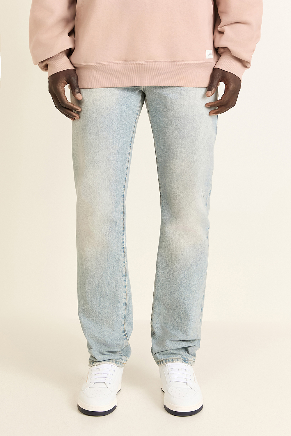 תמונת דוגמן קידמית של מכנסי ג'ינס SAINT LAURENT