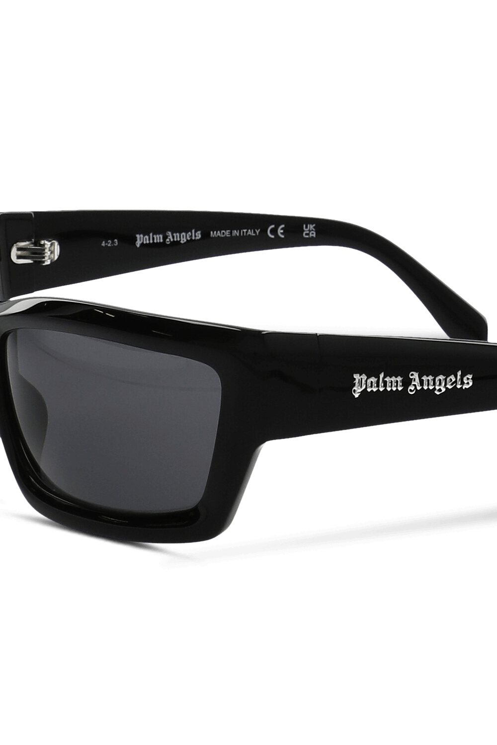 תמונת תקריב של משקפי שמש אדין PALM ANGELS