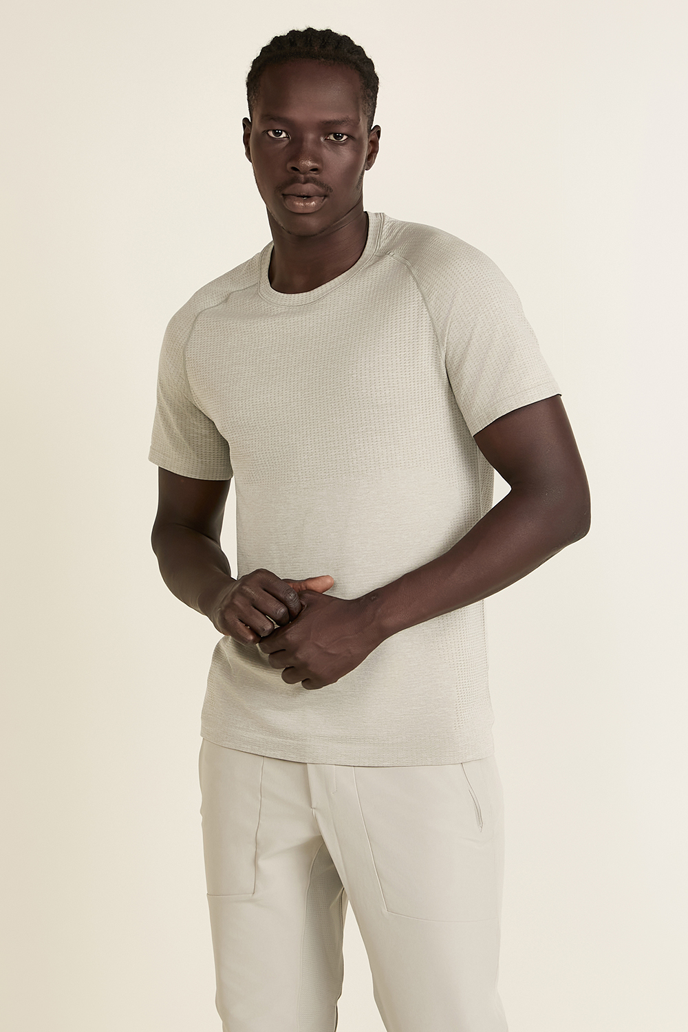 תמונת דוגמן קידמית של Metal Vent Tech Short Sleeve LULULEMON