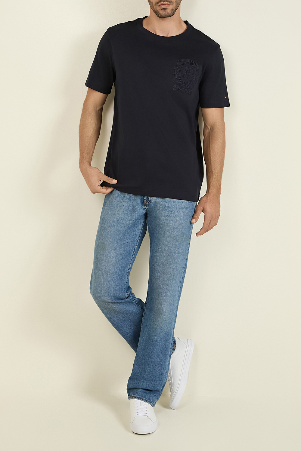 תמונת דוגמן קידמית של נעלי סניקרס TOMMY HILFIGER