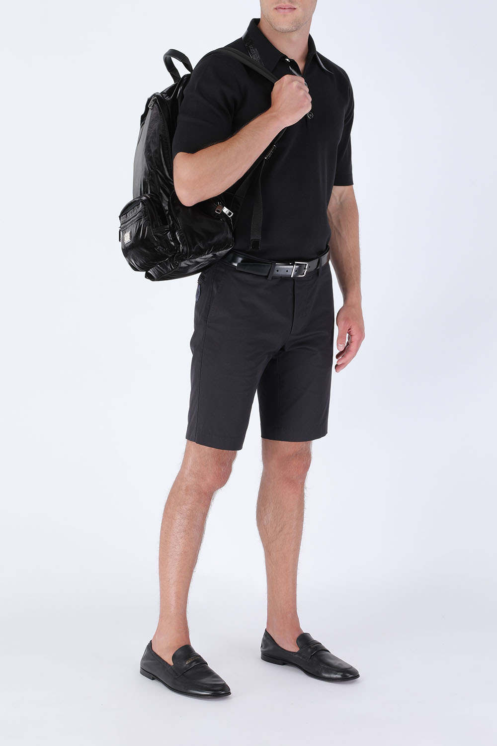 תמונת דוגמן קידמית של Classic Leather Belt in Black