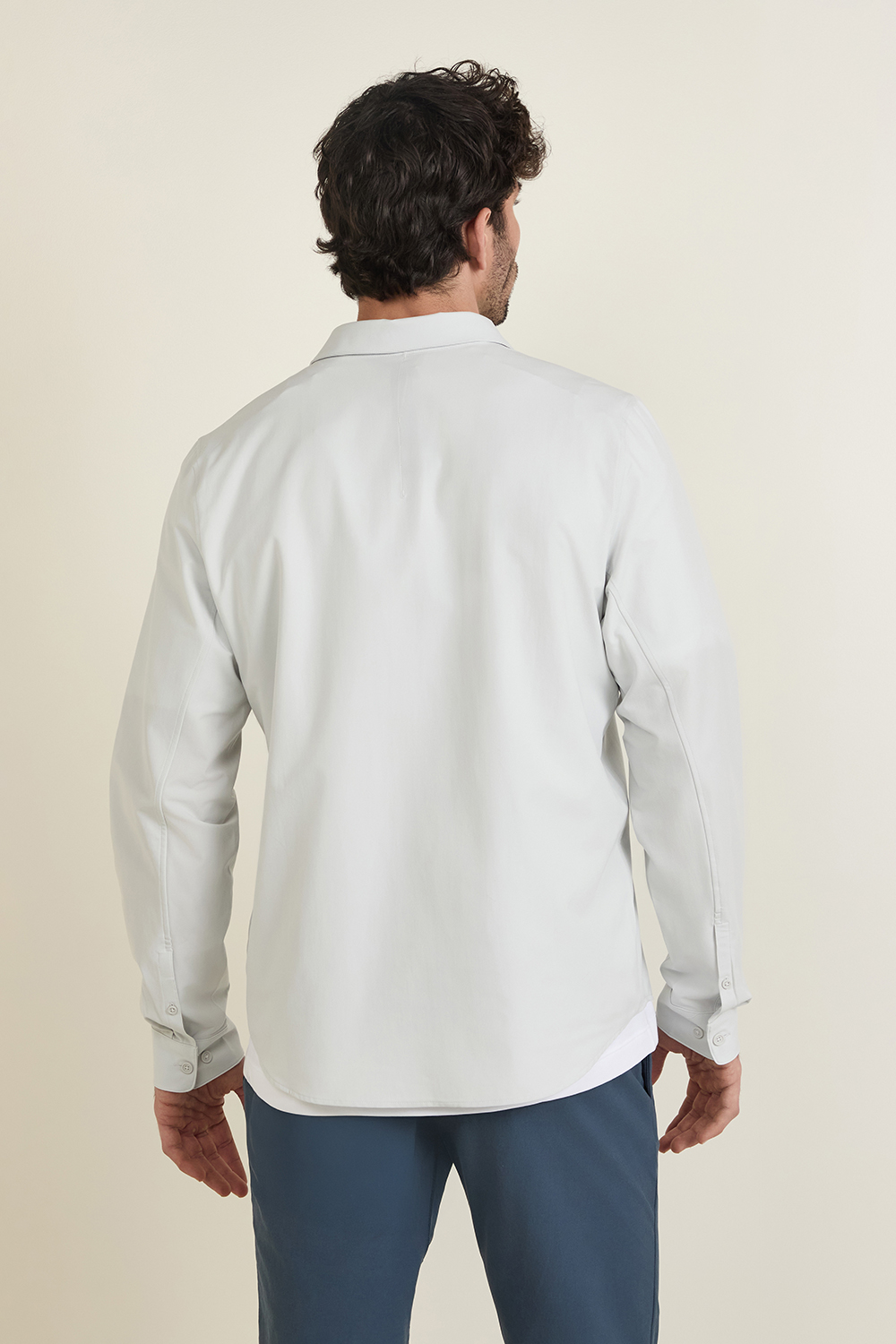 תמונת דוגמן אחורית של New Venture Classic-Fit Long-Sleeve Shirt LULULEMON