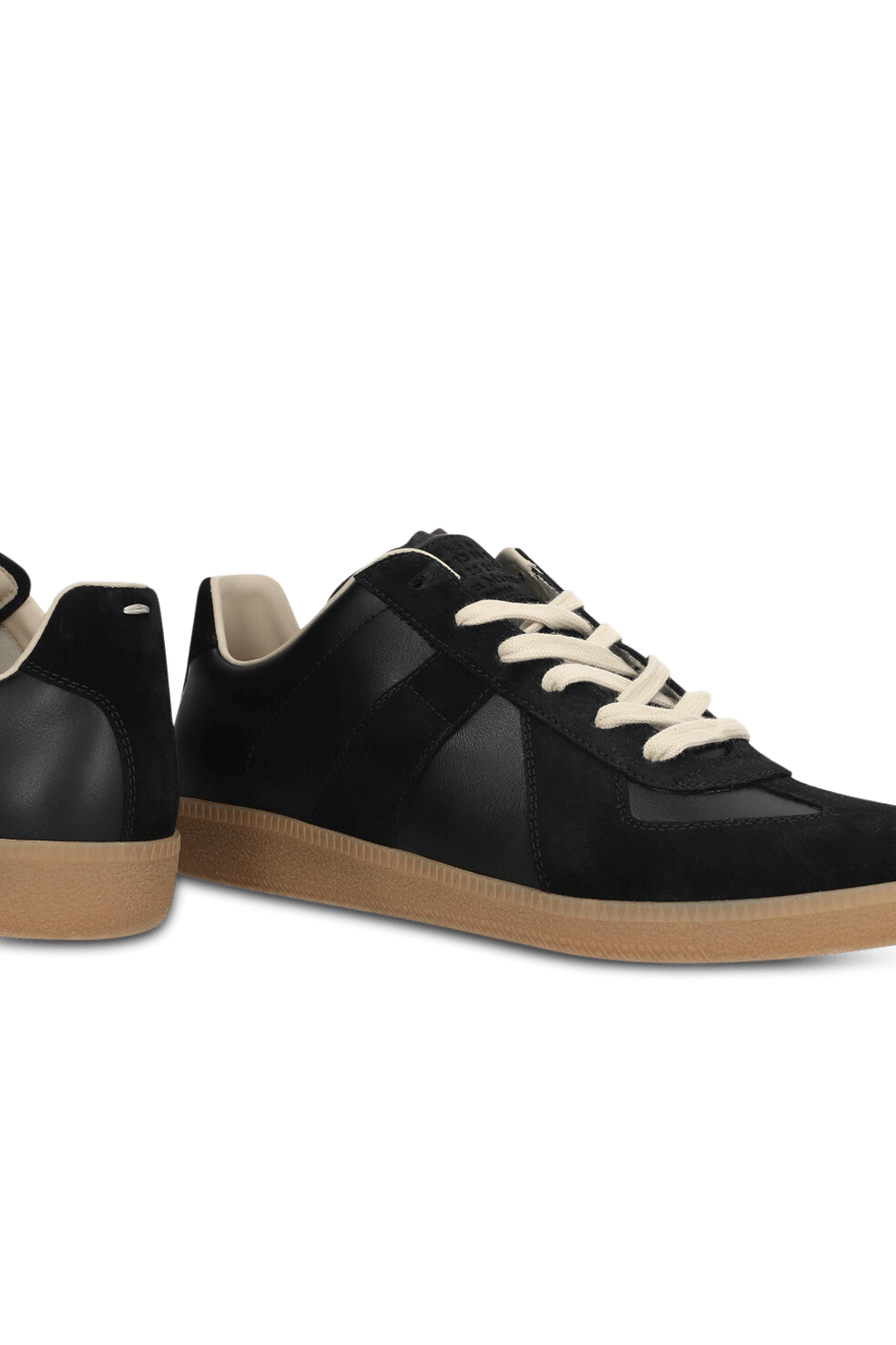 תמונת תקריב של נעלי סניקרס MAISON MARGIELA