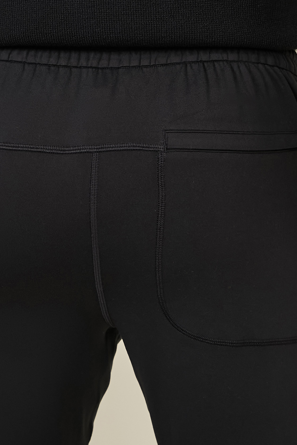 תמונת תקריב דוגמן של Soft Jersey Pant LULULEMON