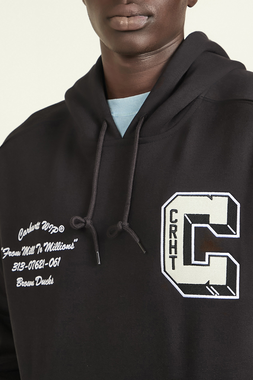 תמונת דוגמן אחורית של סווטשירט קפוצ'ון CARHARTT WIP