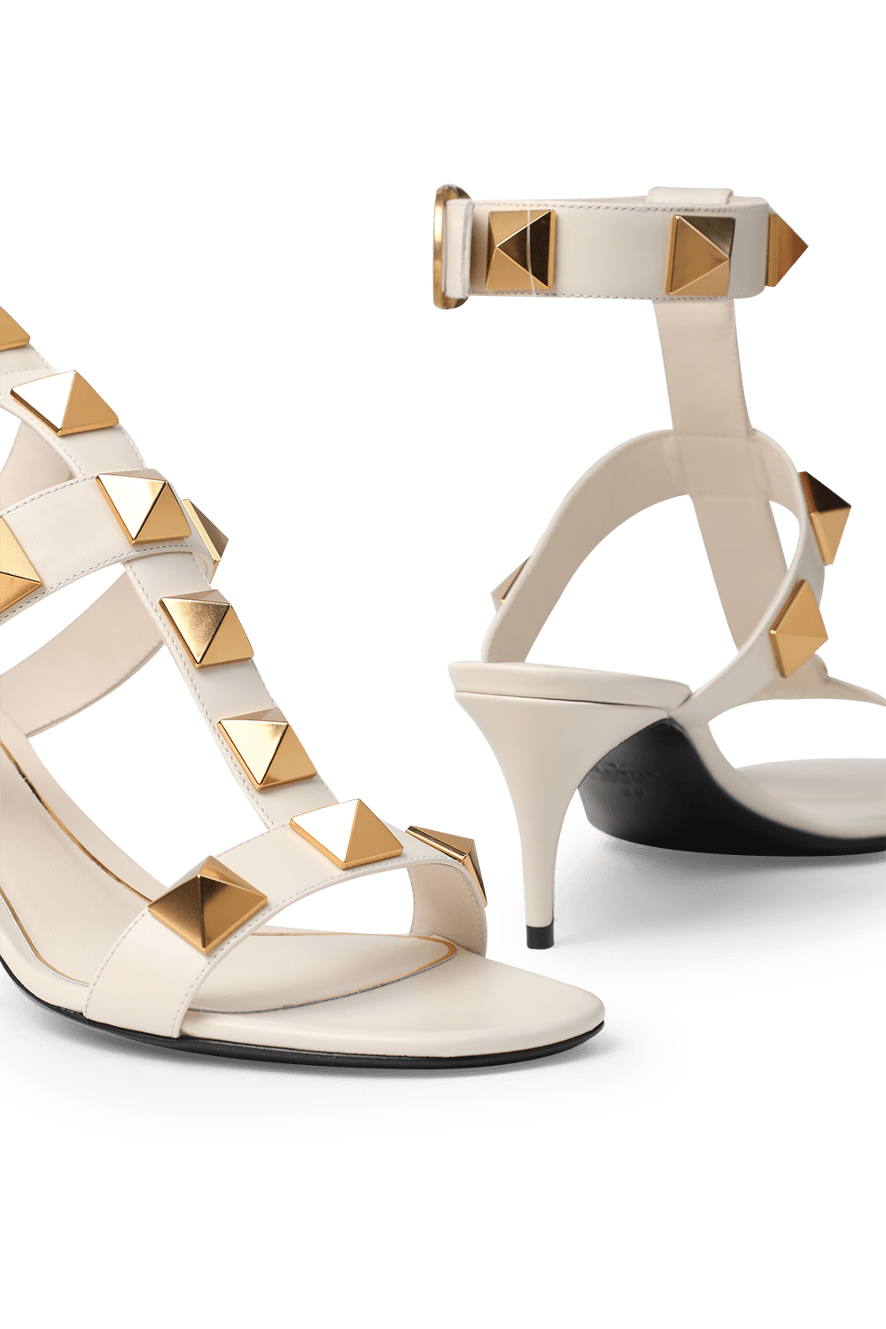תמונת תקריב של Roman Stud Runway Sandals in Cream VALENTINO GARAVANI