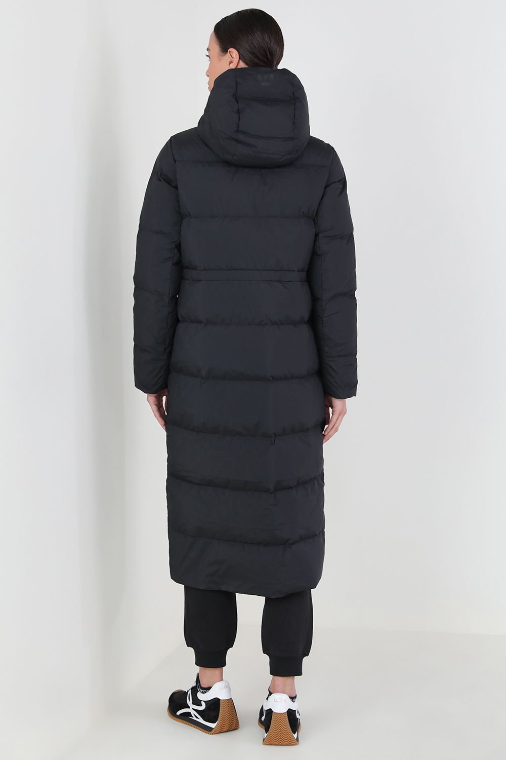 תמונת דוגמן אחורית של Wunder Puff Long Jacket