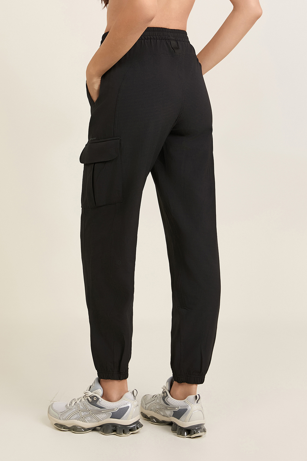 תמונת דוגמן אחורית של Lightweight Cargo Hiking Pant *Grid Fleece LULULEMON
