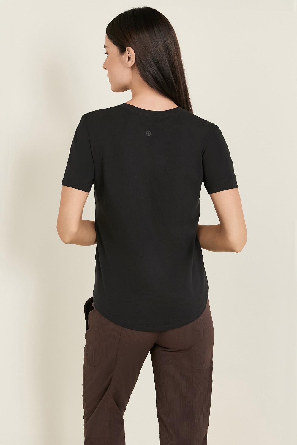 תמונת דוגמן אחורית של Love V-Neck T-Shirt LULULEMON