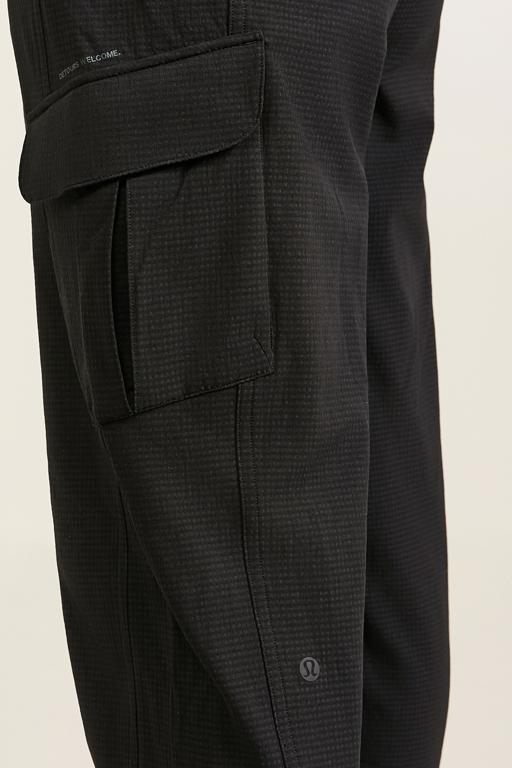 תמונת תקריב דוגמן של Lightweight Cargo Hiking Pant *Grid Fleece LULULEMON