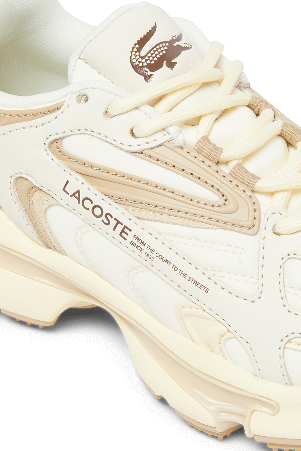 תמונת תקריב של נעלי סניקרס L003 2K24 LACOSTE