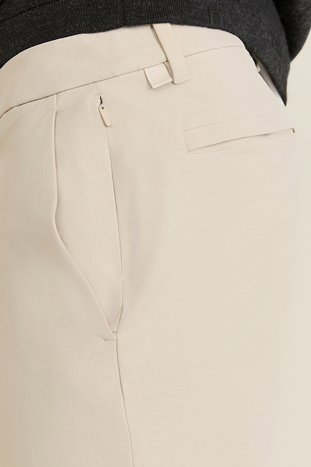 תמונת תקריב דוגמן של ABC Classic Fit Trouser 32'' Warpstreme LULULEMON