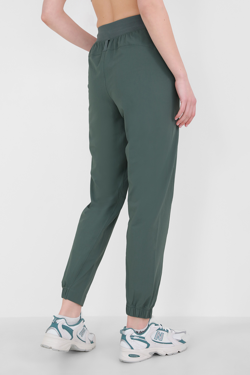 תמונת דוגמן אחורית של License to Train High-Rise Pant