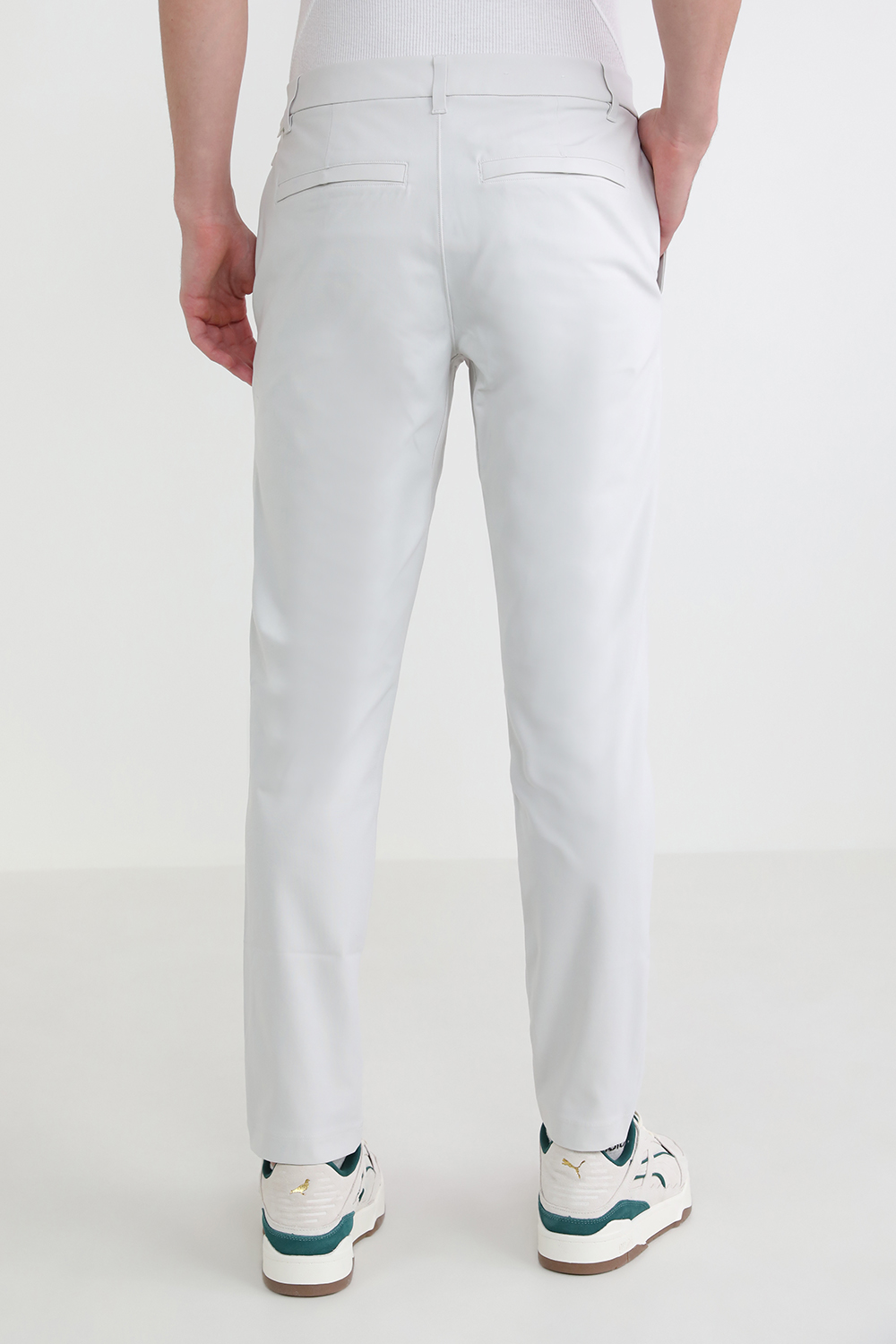 תמונת דוגמן אחורית של ABC Slim-Fit Pant 32