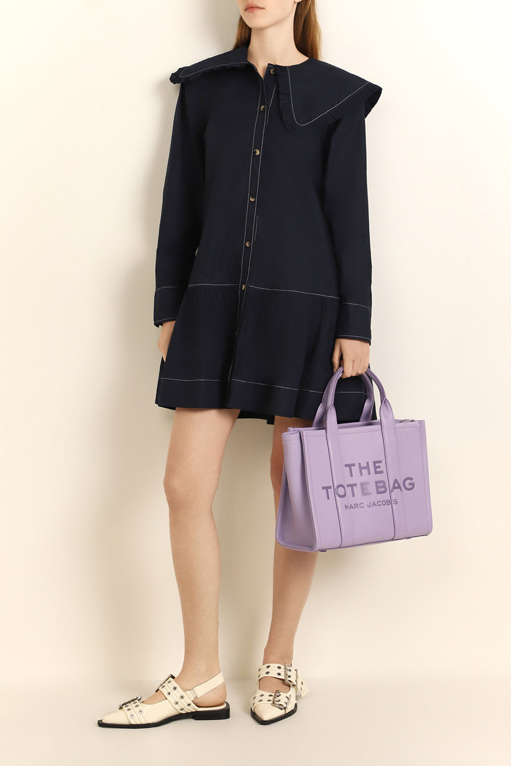 תמונת דוגמן קידמית של תיק טוט מדיום MARC JACOBS