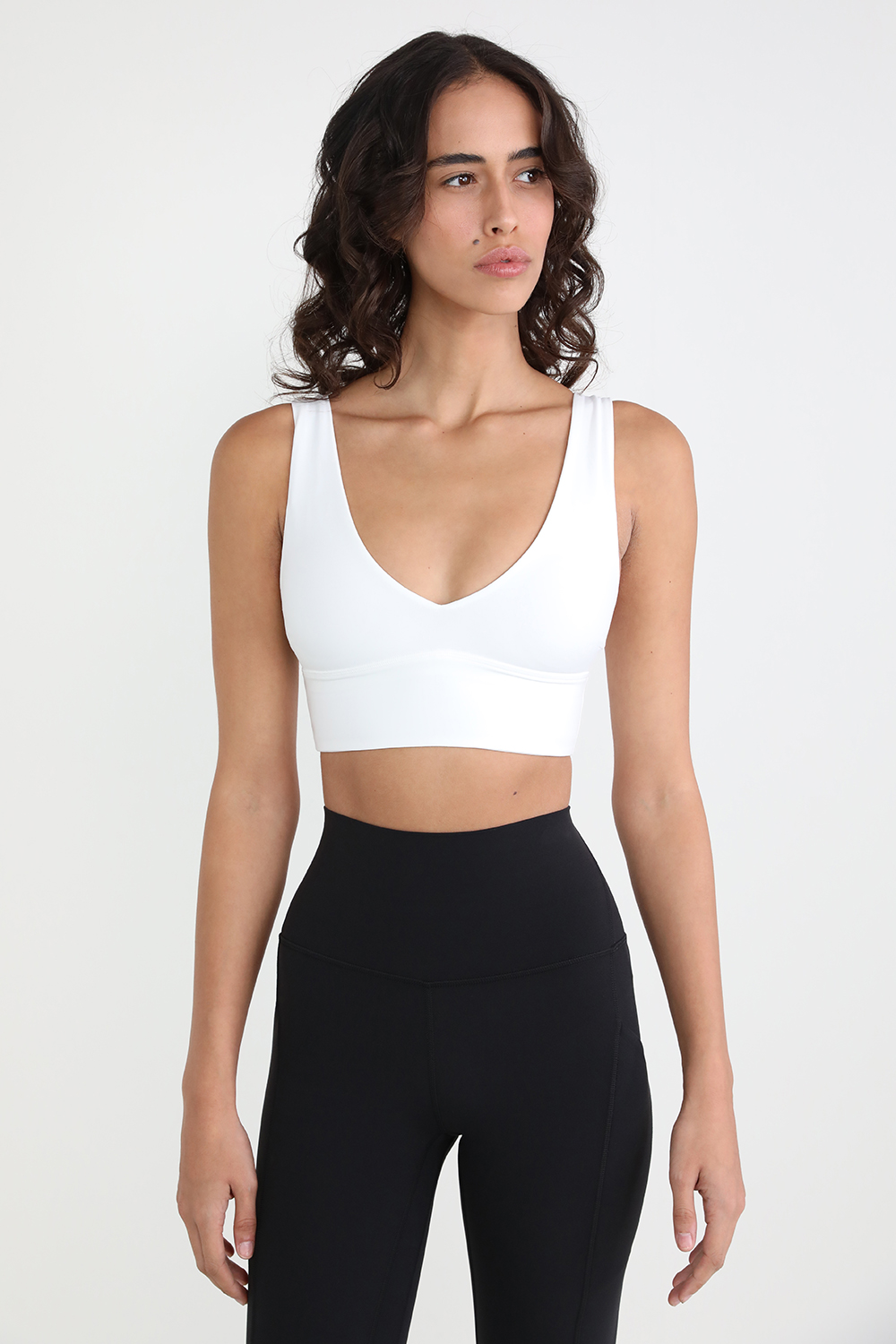 תמונת דוגמן קידמית של Align V Neck Bra C/D LULULEMON
