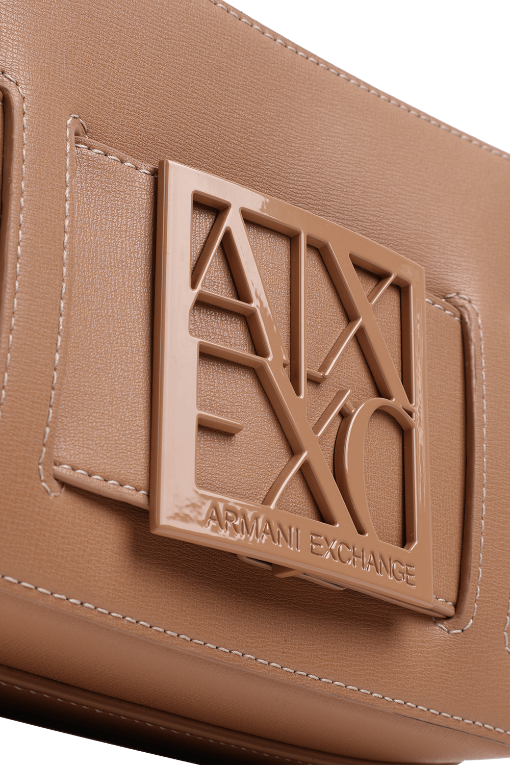 תמונת תקריב של תיק קאמרה ARMANI EXCHANGE