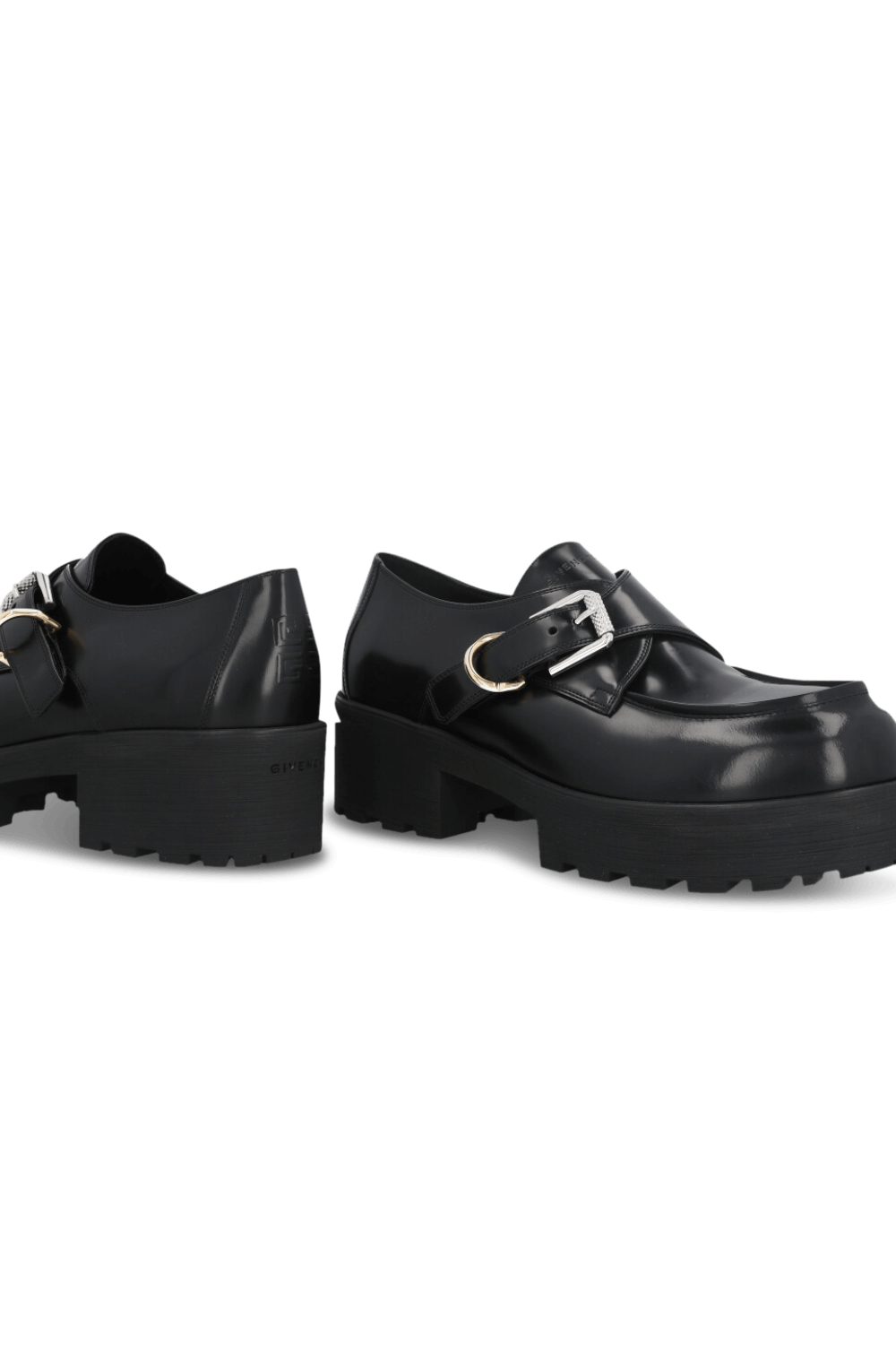 תמונת תקריב של נעלי מוקסינים GIVENCHY