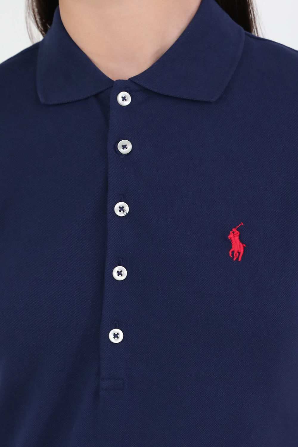 תמונת תקריב דוגמן של חולצת פולו POLO RALPH LAUREN