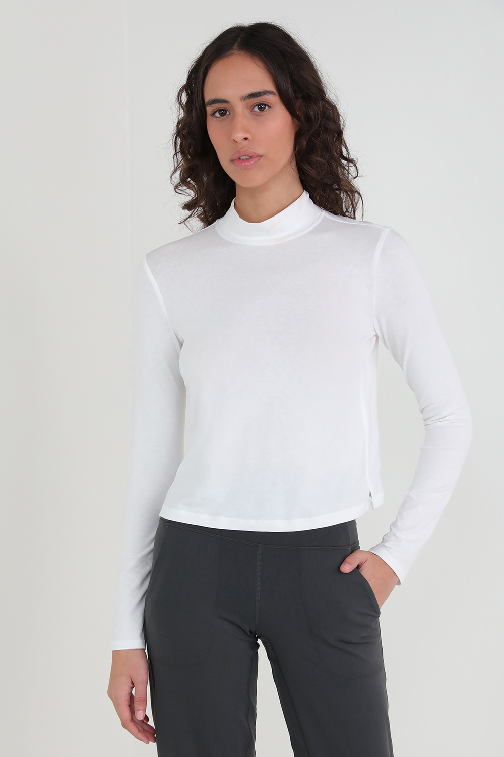 תמונת דוגמן קידמית של Classic-Fit Cotton-Blend Mock Neck Long-Sleeve Shirt