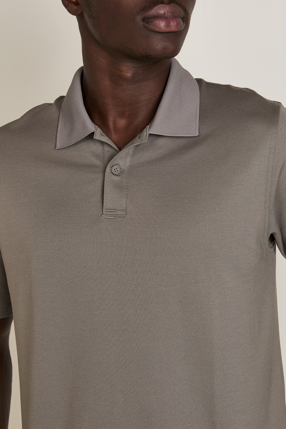 תמונת תקריב דוגמן של Evolution Short-Sleeve Polo Pique LULULEMON