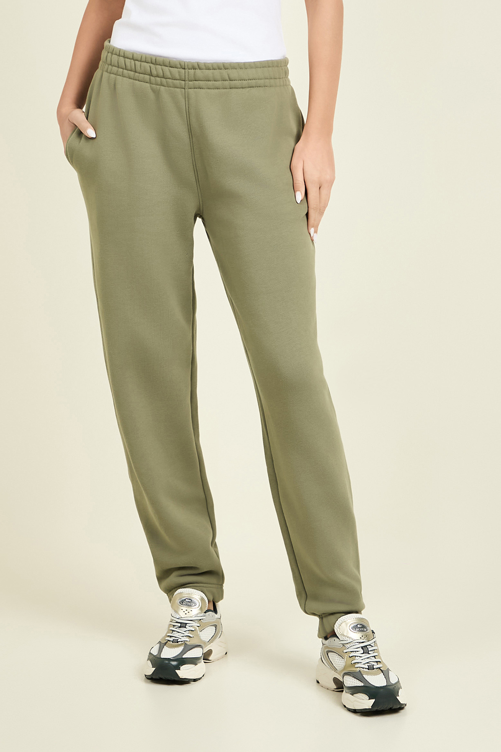תמונת דוגמן קידמית של מכנסי ג'וגר LACOSTE