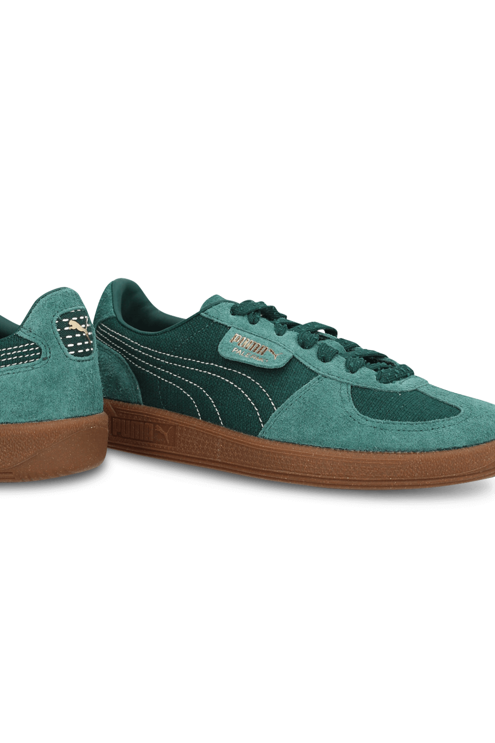 תמונת תקריב של נעלי סניקרס פלרמו טקסטצ'ר PUMA