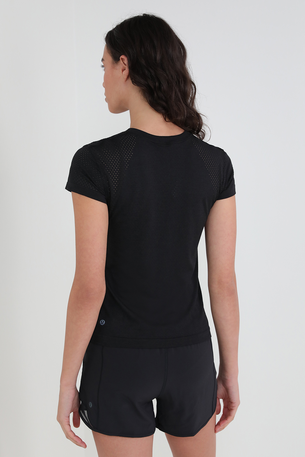 תמונת דוגמן אחורית של Train to Be Short-Sleeve Shirt