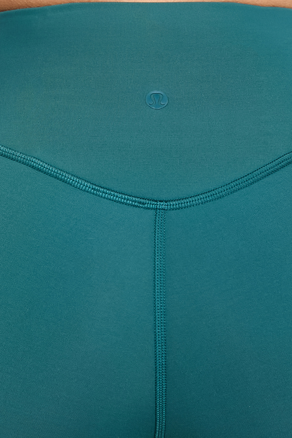 תמונת תקריב דוגמן של Wunder Under SmoothCover High-Rise Tight 28'' LULULEMON
